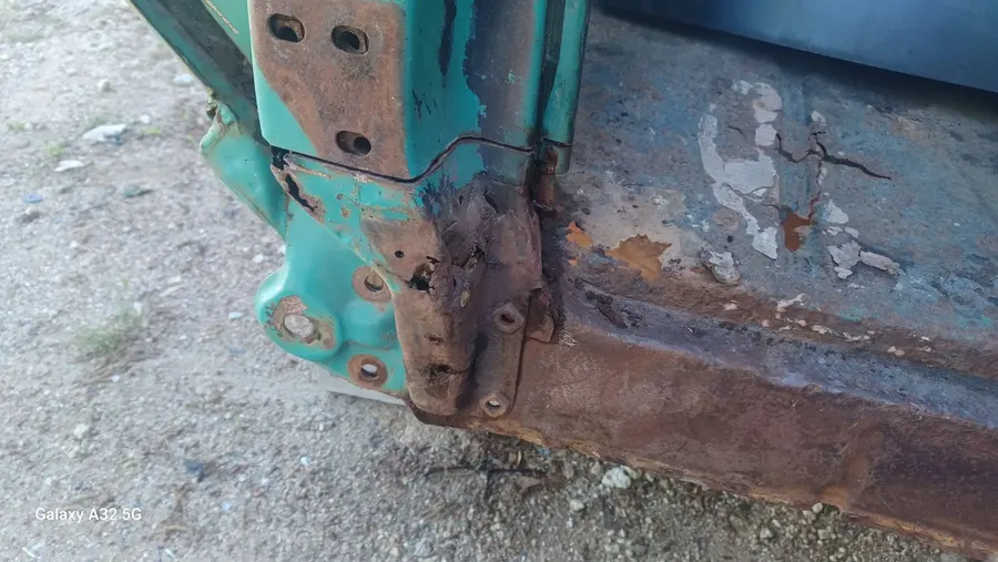 Door pillar rust repair detail